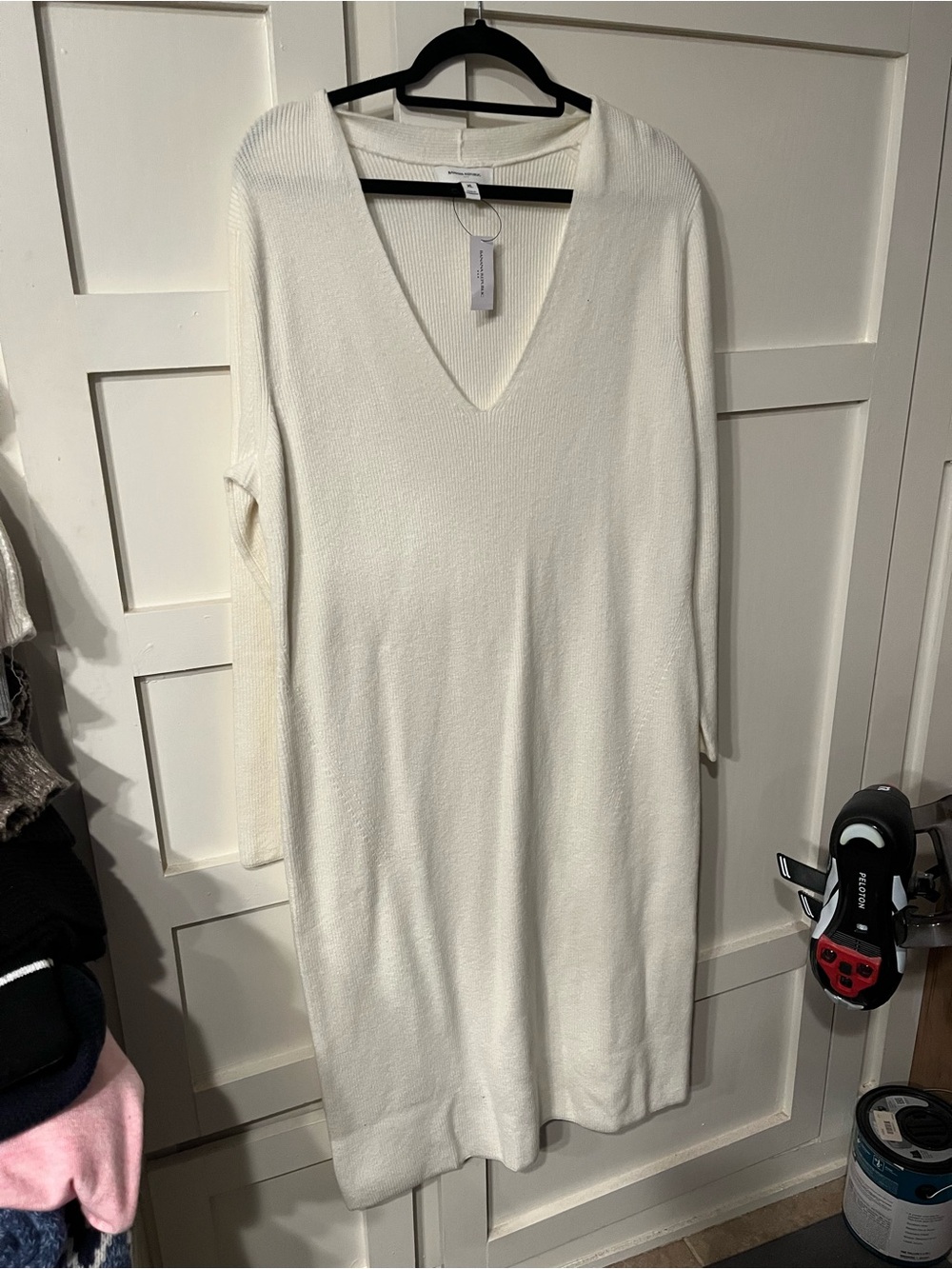 NWT.  Women's V-Neck Long Sleeve Knit Dress - White